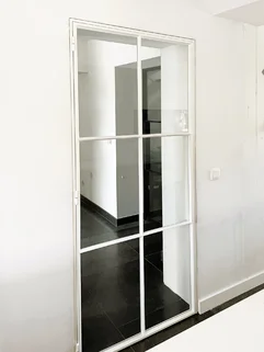 interiérové dveře pantové bílé