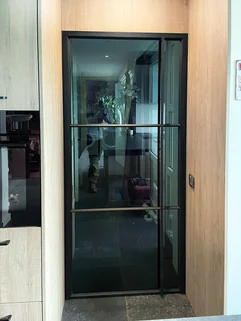ocelové interiérové dveře černé